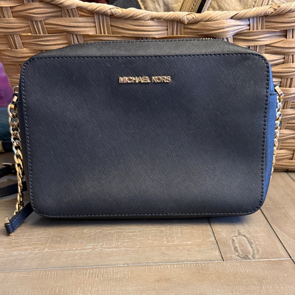 Jet Set Large Saffiano Leather Crossbody Bag